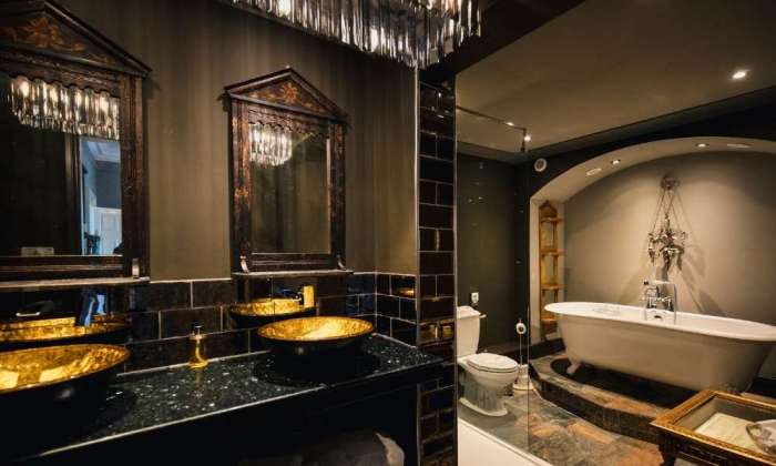 Black and gold bathroom decor