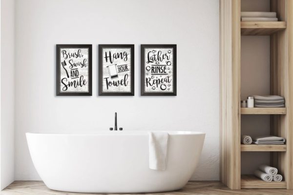 Black wall decor for bathroom