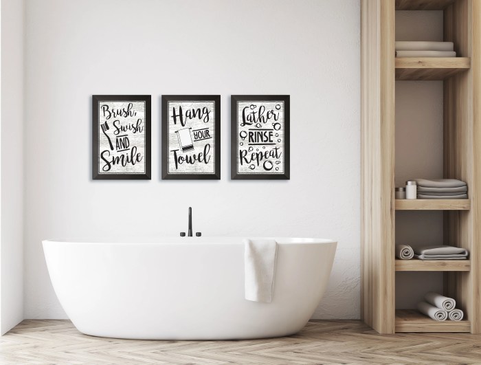 Black wall decor for bathroom