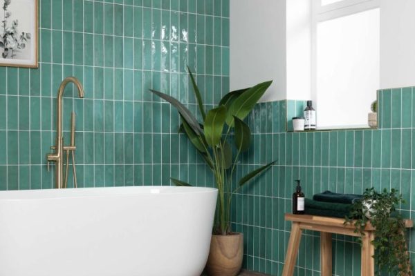 Emerald green bathroom decor