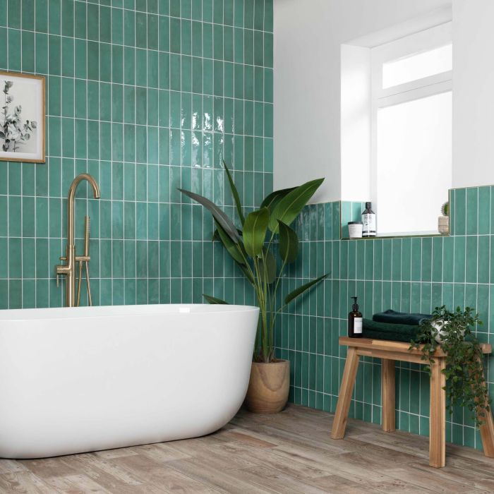 Emerald green bathroom decor